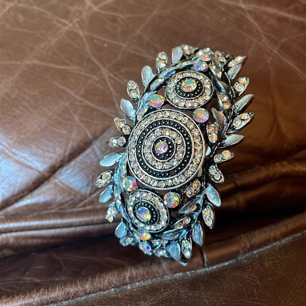 BRACELET - Hinged - Swarovski crystal encrusted -silver tone unbranded